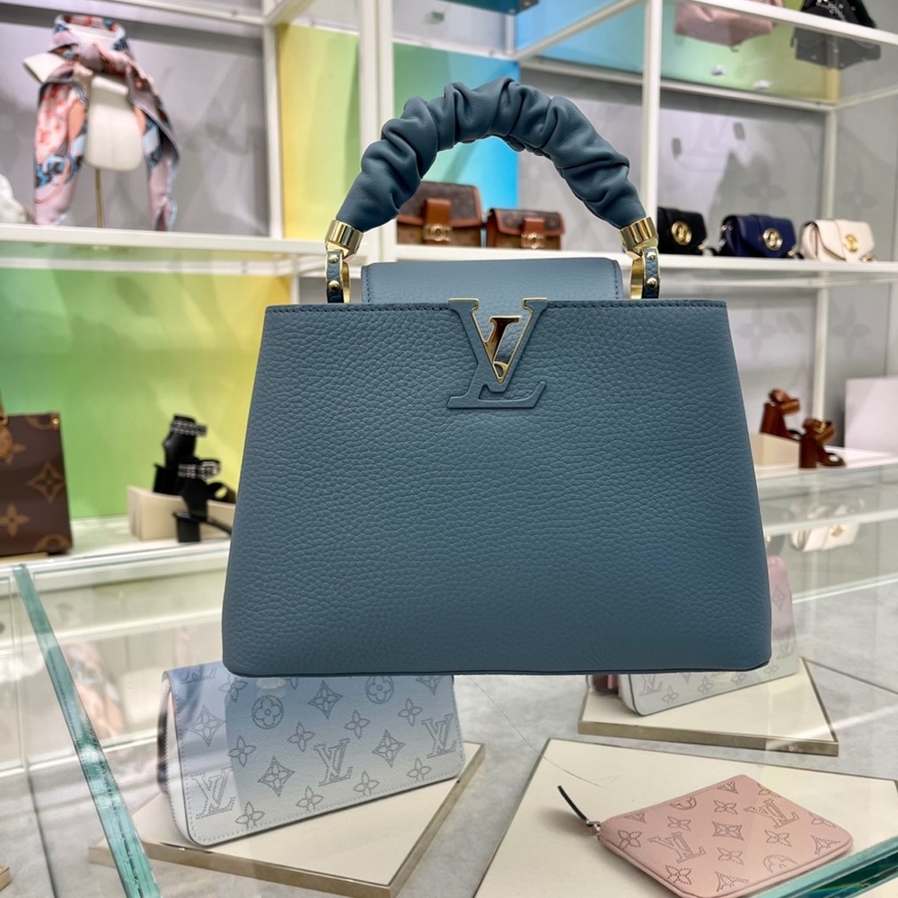BNIB Louis Vuitton Capucines bb